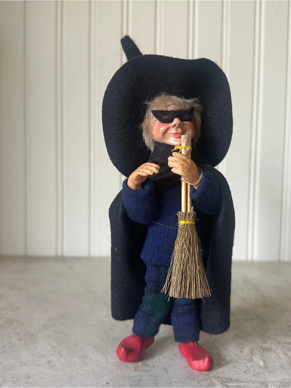 Byers Choice Kindle Halloween Spell Witch w/ Broom Stars Posable Doll